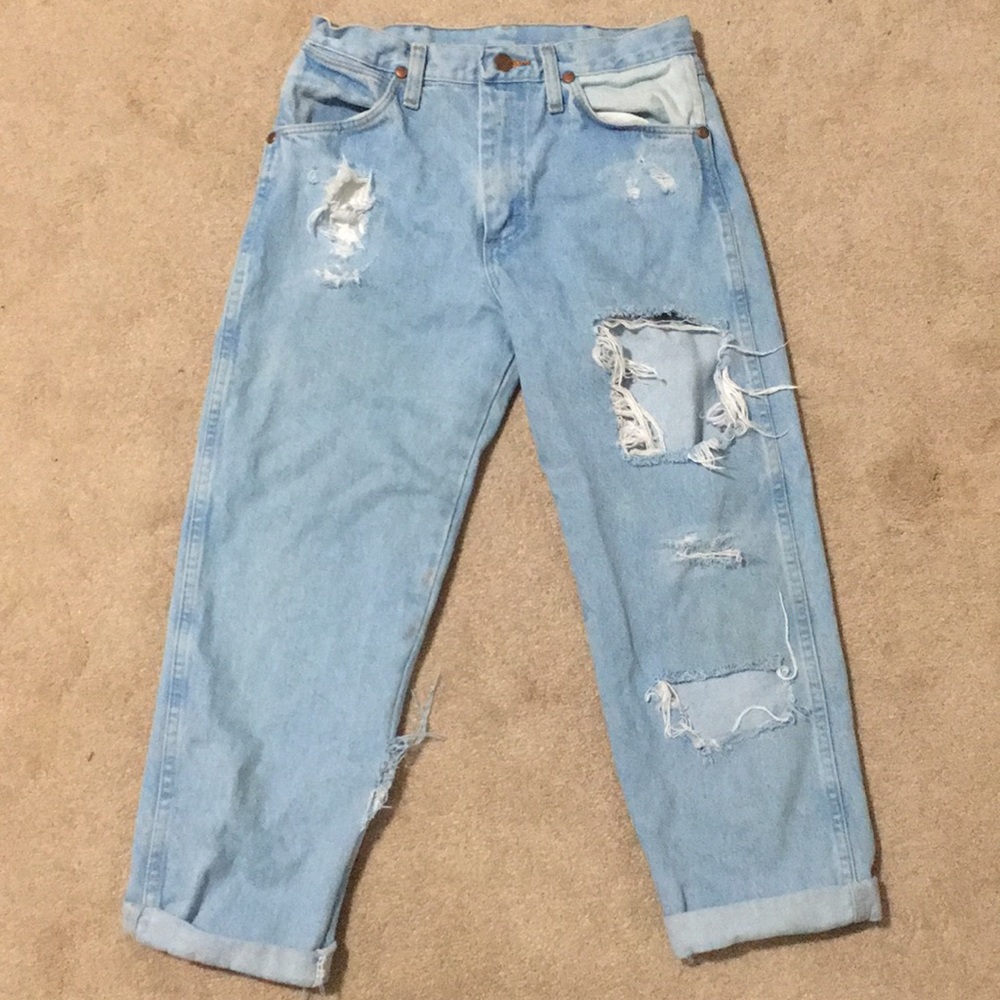 Wrangler distressed super high rise mom jeans!